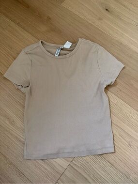 H&M Beige Ribbed Short Sleeve Tee